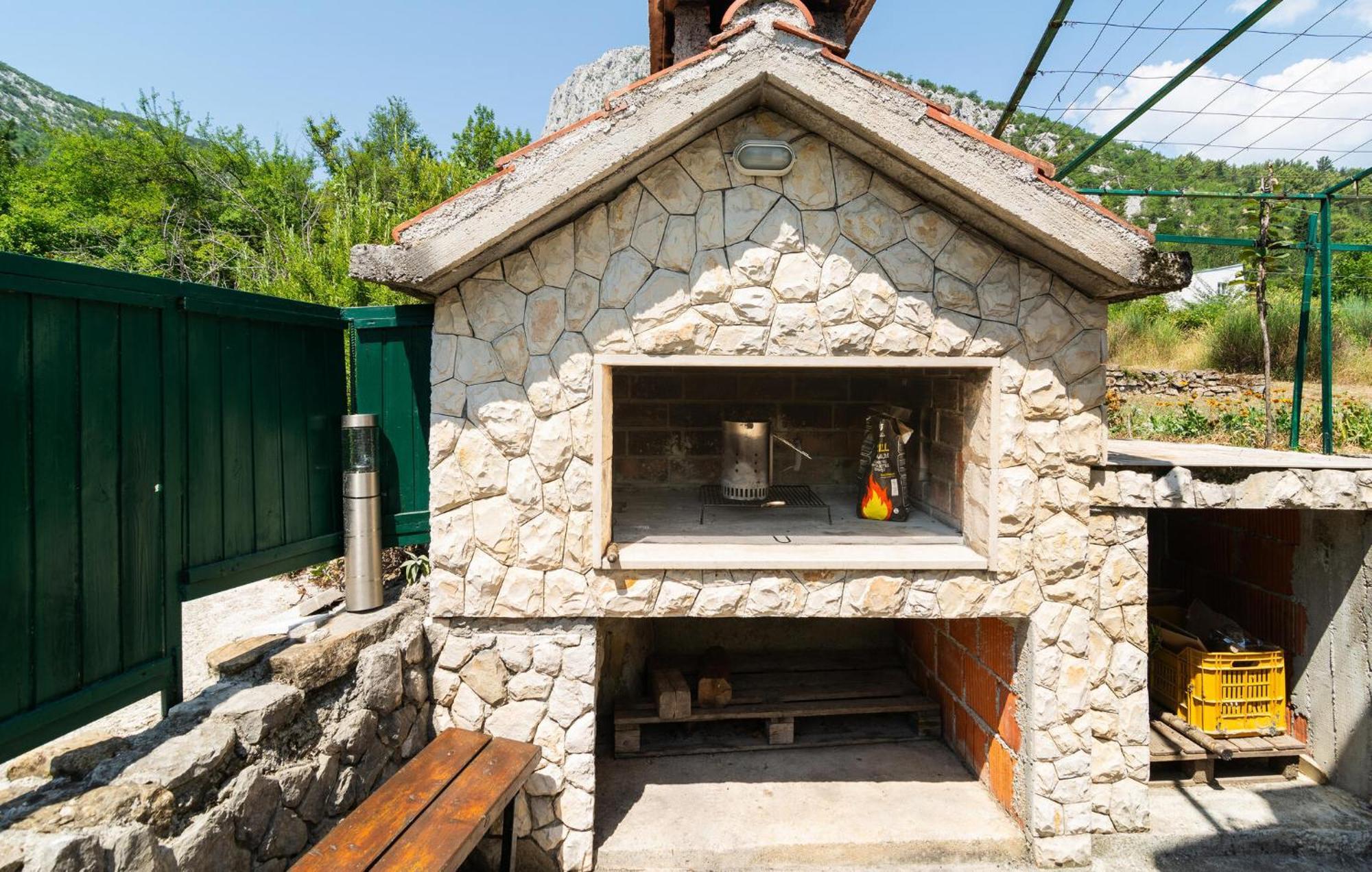 Cozy Home In Podaspilje With Kitchen Svinisce Exteriör bild